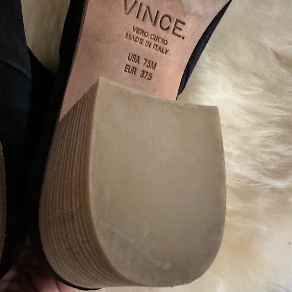 VINCE Size 7.5 black suede ankle bootie made in Italy chunky heel - Picture 5 of 5